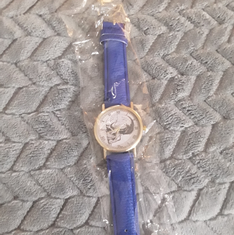 Unisex Skull Watch Mens or Ladies - Picture 3 of 5